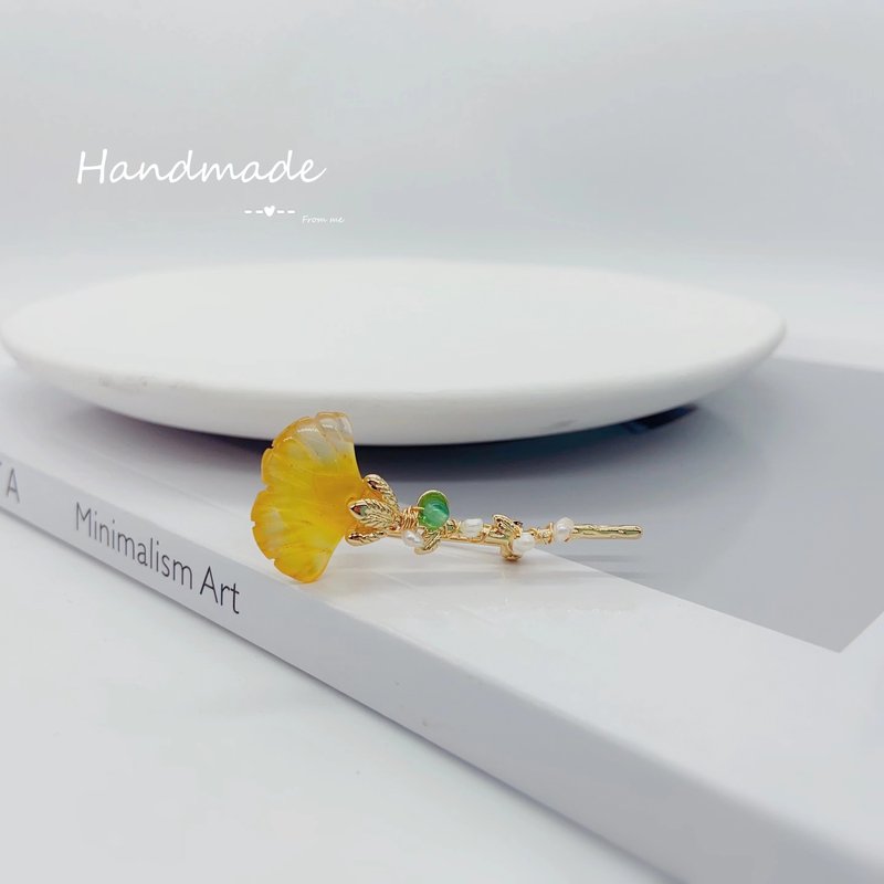 Ginkgo Leaf Yellow Agate Brooch - Delicate Freshwater Pearl Clothing Pin
